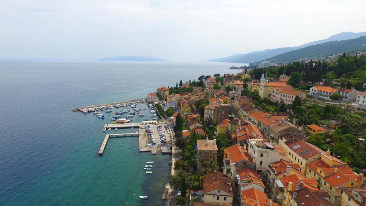 Apartments Matacin With Sea View Opatija Eksteriør billede