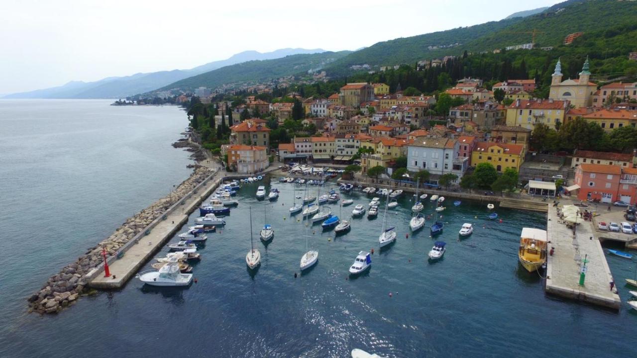 Apartments Matacin With Sea View Opatija Eksteriør billede