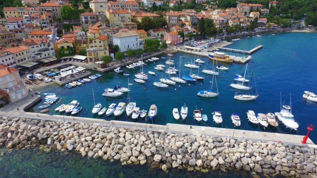 Apartments Matacin With Sea View Opatija Eksteriør billede
