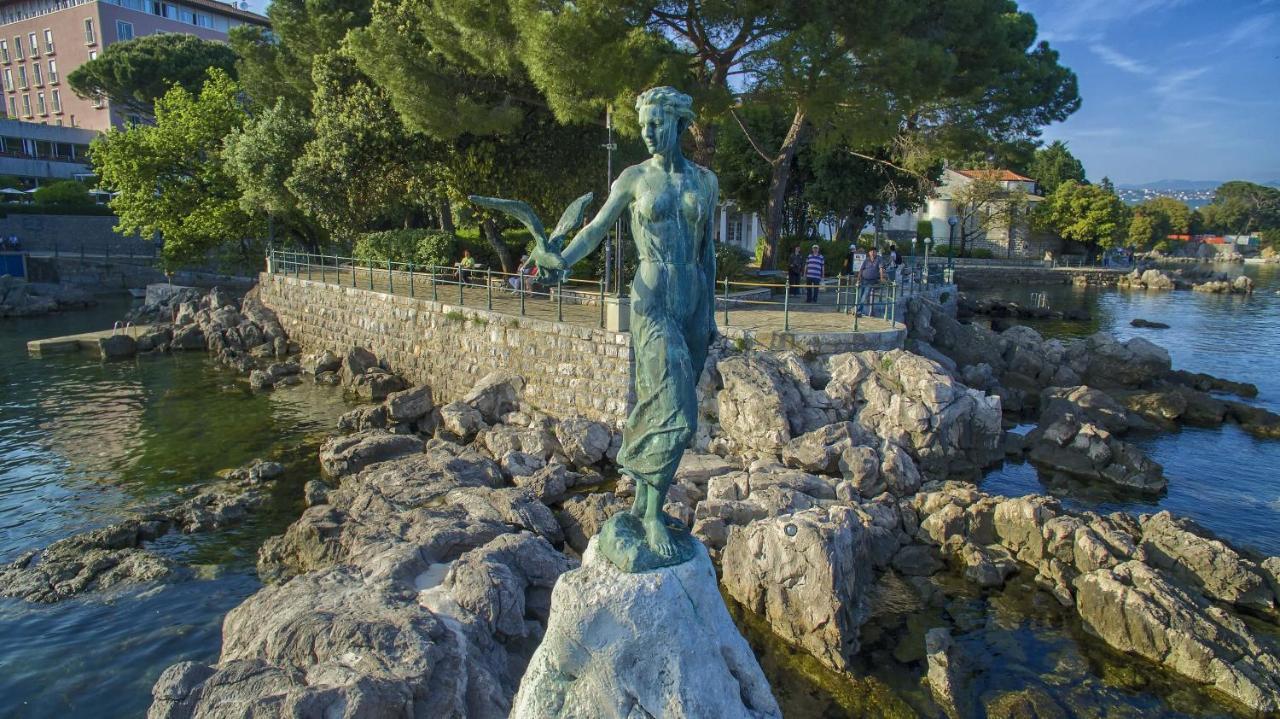 Apartments Matacin With Sea View Opatija Eksteriør billede