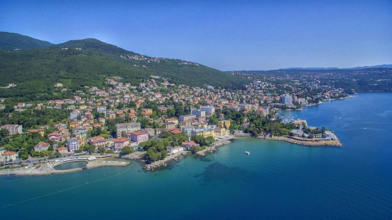 Apartments Matacin With Sea View Opatija Eksteriør billede