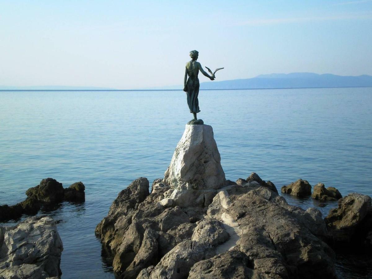 Apartments Matacin With Sea View Opatija Eksteriør billede